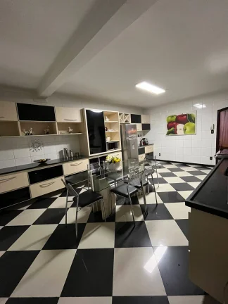 Imagem Sobrado 243 m² 3 Dormitorios sendo 2 Suites 3 Vagas de Garagens