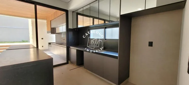 Imagem Casa em Condomínio a Venda no bairro Residencial e Empresarial Alphaville - Ribeirão Preto, SP
