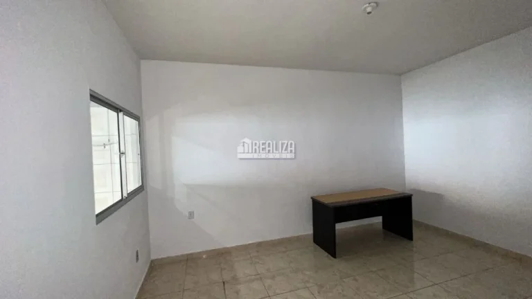 Imagem Casa para alugar no bairro Cidade Nova, Uberaba - 2 dormitórios, 1 suíte, 4 garagens