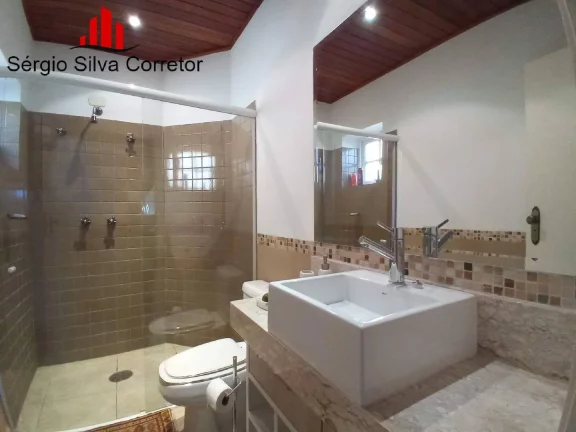 Imagem Casa a Venda com 04 Suítes em Condomínio Fechado.
