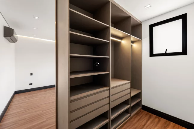 Imagem Casa em condomínio na granja viana com 4 suítes, espaço gourmet c/churrasqueira , 6 vagas, despensa, área para funcionário, piscina privativa