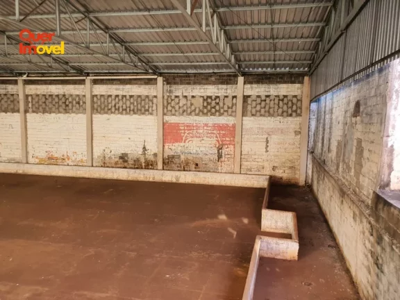 Imagem Galpão Comercial de 3 Banheiros, 2.700 m² na República, Ribeirão Preto-SP: Venda ou Locação.