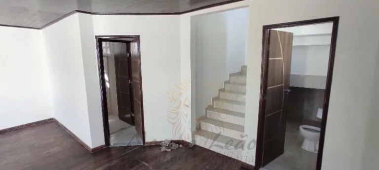 Imagem Casa Duplex em via Pública à venda na Coroa do Meio, próximo à Orla em Aracaju, Sergipe/SE.