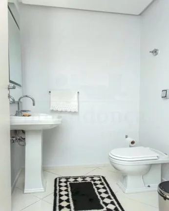 Imagem Cobertura triplex fantástica. Piso inferior: living, terraço, 02 dormitórios com armários, banhe...