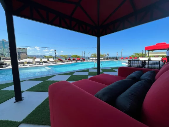 Imagem Mobiliado com 4 dormitórios à venda sendo 4 suítes, 180.0 m² por - R$ 10.900.000,00 - Meia Praia - Itapema/SC
