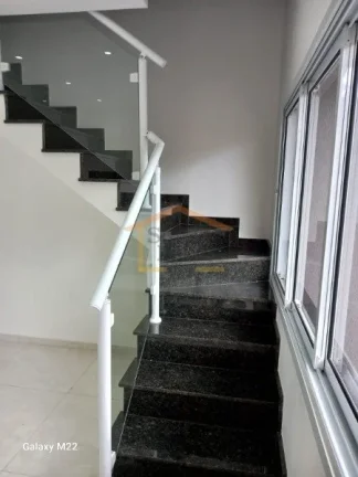 Imagem Sobrado 2 dormitórios, sendo 1 suíte, sala ampla, cozinha, 2 banheiros, 2 lavabos, área gourmet, ...