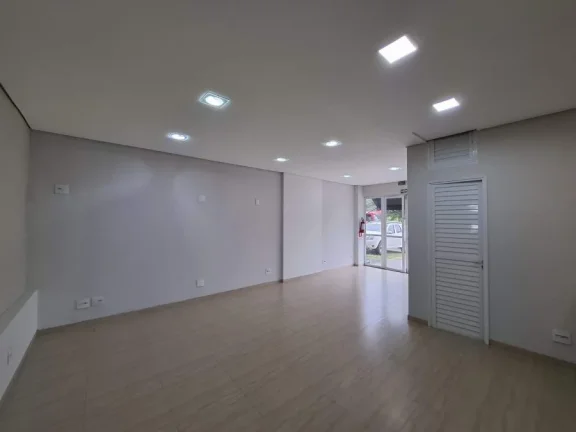 Imagem Sala Comercial Térrea com Vitrine  43m² - Jardim Bosque Viv