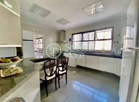 Imagem Excelente apartamento em Higienópolis com 350m² de área privativa, 4 suítes e 4 vagas na garagem...
