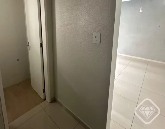 Imagem Sala comercial à venda na Avenida Padre Cacique, perfeita para quem busca praticidade e uma localiz...