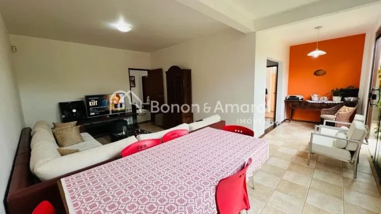 Imagem Linda casa em condomínio - ampla, funcional e muito aconchegante!

Documentação ok para financiam...