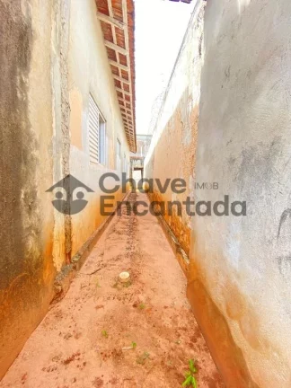 Imagem Casa semiacabada e totalmente estruturada.