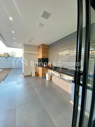 Imagem Sobrado à venda com 221 m² construídos em terreno de 301 m² no Condomínio Residencial Club Port...