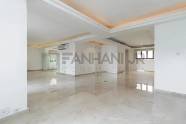 Imagem Venha conhecer este incrível apartamento com 3 quartos e 4 banheiros para alugar, com 225m² de pura sofisticação e conforto! Recentemente reformado,