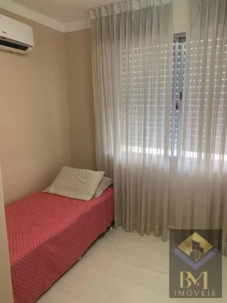 Imagem APARTAMENTO NO BOQUEIRÃO FRENTE MAR COM VARANDA E PORTEIRA F