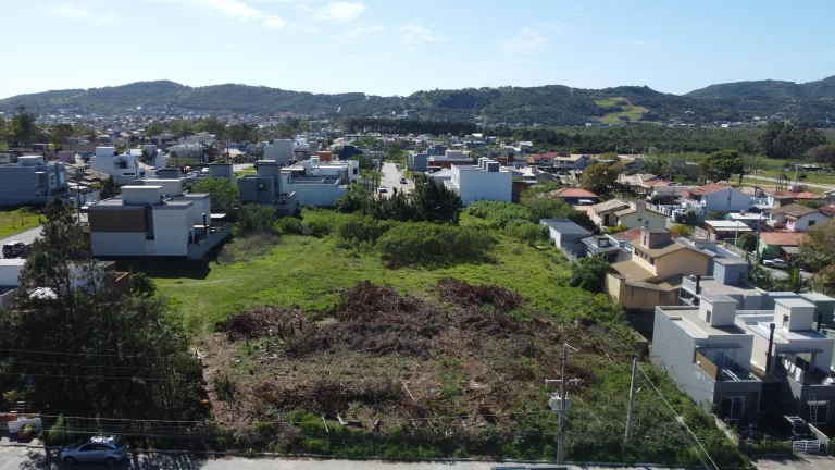 Imagem Terrenos 687m² no Ambrósio, Garopaba. 5 min do mar. Matrícula e viabilidade. Oportunidade!