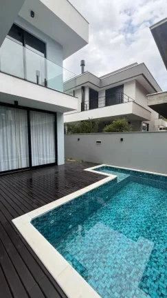 Imagem Casa Alto Padrão com 2 suítes e 2 vagas de garagem - Vila Nova | Joinville/SC