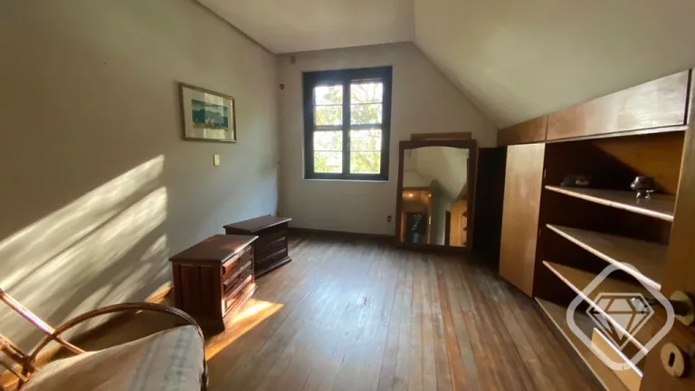 Imagem Charmosa casa de estilo colonial na Zona Sul, com vista para o Guaíba e excelente estrutura para mo...