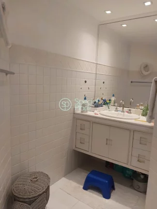 Imagem Area 217m2 Living com 3 ambientes Lareira Sala de jantar Varanda Lavabo 03 quartos 02 suites Cozinha...