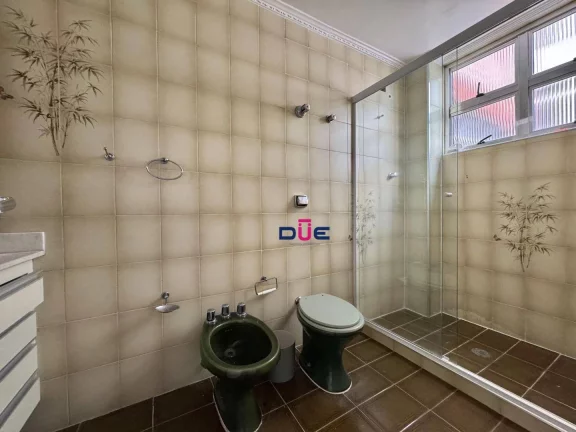 Imagem Apartamento com 3 dormitórios sendo 1 suite e dep completa deempragada na quadra da praia à venda, 137 m² por R$ 790.000 - Gonzaga - Santos/SP