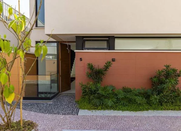 Imagem Casa de 487 m² com 4 suítes e 4 vagas no Condomínio Garda, Jardim Cordeiro.