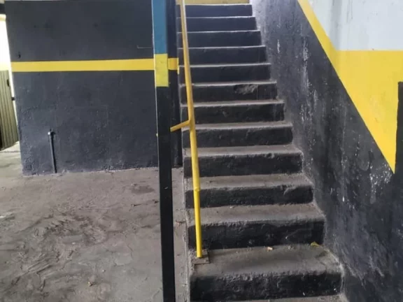 Imagem Aluguel de Galpão Comercial de 996m² em Santo André-SP, Bairro Campestre, 5 Banheiros Inclusos!