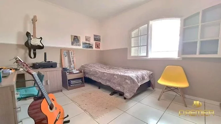 Imagem CASA À VENDA NO JARDIM PACAEMBU COM 3 DORMITÓRIOS (1 SUÍTE) EM JUNDIAÍ SP