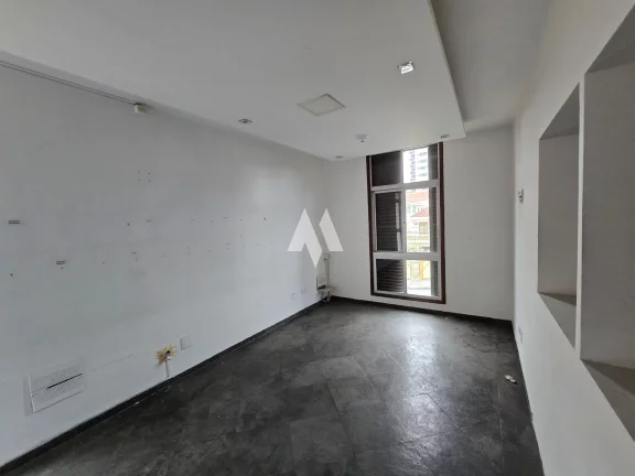 Imagem sobrado 4 dormitórios, 2 vagas, piscina, para locação
