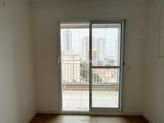 Imagem Apartamento em andar alto, com vista livre e sol da manhã

Em rua tranquila, o Condomínio Invite T...