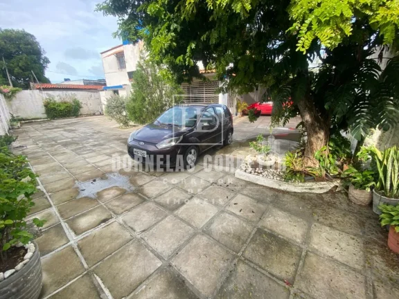 Imagem Casa Espaçosa com 6 Quartos e 2 Suítes à Venda por R$ 600 Mil