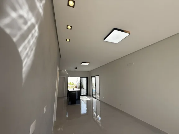 Imagem Casa Moderna com Piscina em Condomínio  Pronta para Morar!