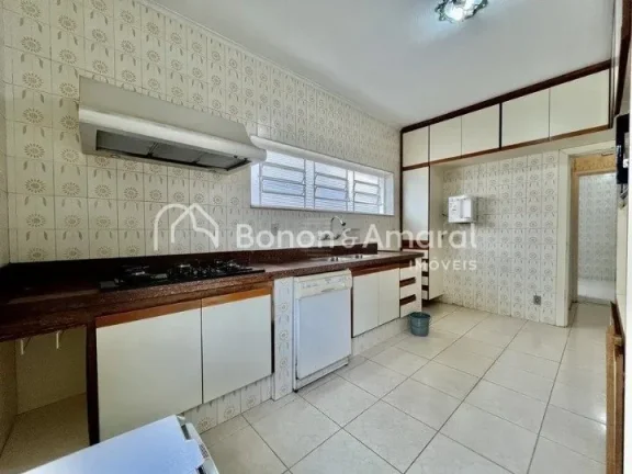 Imagem Casa com 5 dormitórios, sendo 3 suítes, e projetada com acessibilidade para deficientes (PcD). O i...