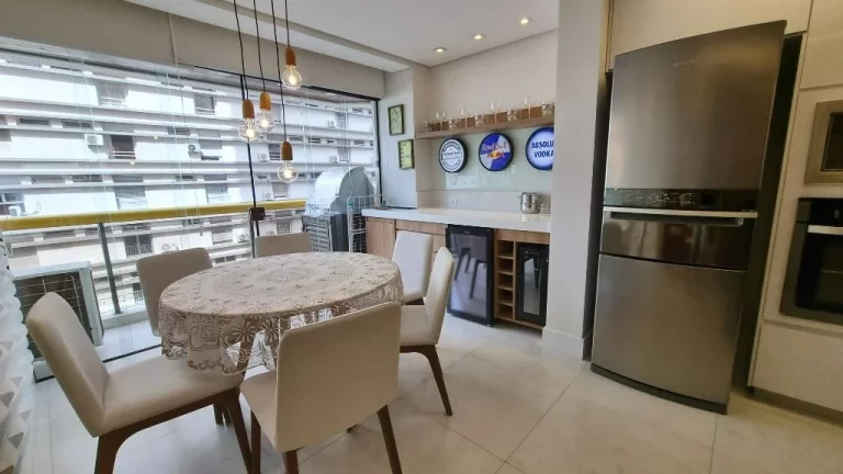 Imagem MARAVILHOSO APARTAMENTO TOTALMENTE REFORMADO, 2 VAGAS, VISTA MAR E LAZER.
