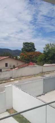 Imagem Excelentes casas em centro de terreno, com dois pavimentos ,primeira locação,sendo constituida de Sala ,03 quartos,02 suites, cozinha,lavanderia