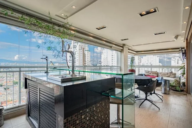 Imagem Apartamento com 206 M², 4 dormitórios sendo 3 suítes com varanda na suíte do casal, elevador soc...