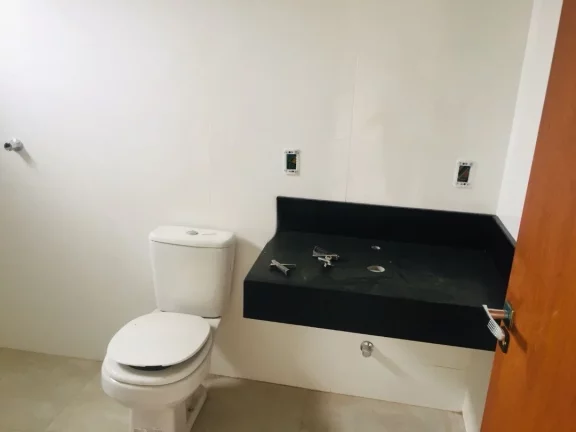 Imagem Casa de alto padrão em Ambrósio: luxo, conforto e deck com churrasqueira em Garopaba-SC!