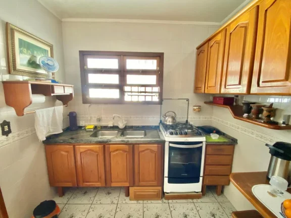 Imagem Casa 4 Dormitórios - Bairro --