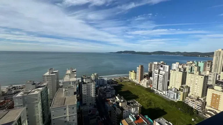 Imagem Apartamento com 4 suítes sendo 1 master e 3 vagas de garagem em Meia Praia - Itapema/SC