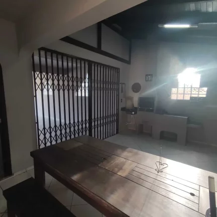 Imagem Casa averbada com 3 dormitórios sendo 1 suíte e 2 vagas de garagem em Joinville