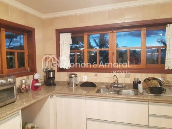 Imagem Localizada em um dos condomínios mais desejados da cidade, essa residência oferece exclusividade, ...