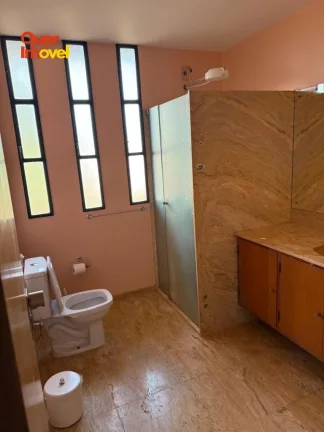 Imagem Oportunidade: Casa à venda no Jardim Sumaré, Zona Sul de Ribeirão Preto-SP. 5 quartos, 2 suítes, 4 salas, 6 banheiros, 6 vagas de garagem, 880m². Quer Imóvel Negócios Imobiliários.