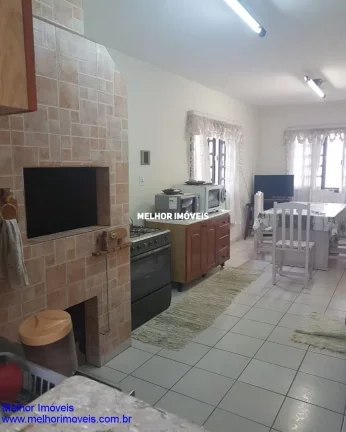 Imagem Casa à Venda com 05 Dormitórios sendo 01 Suíte, com Churrasqueira a Carvão, com Ampla Varanda, localizada no Centro em Balneário Camboriú.