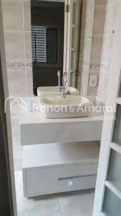 Imagem Casa ampla estilo sobrado com 375 m² de área construída, 4 quartos suítes, sendo 2 deles com hid...