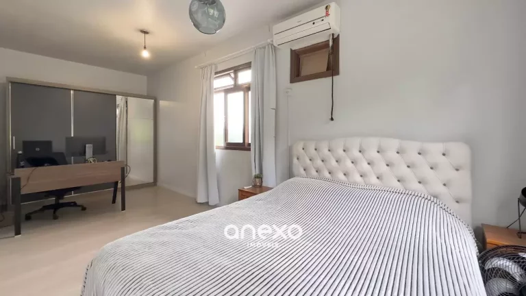 Imagem Linda Casa de 3 Dormitórios em Localização Privilegiada!