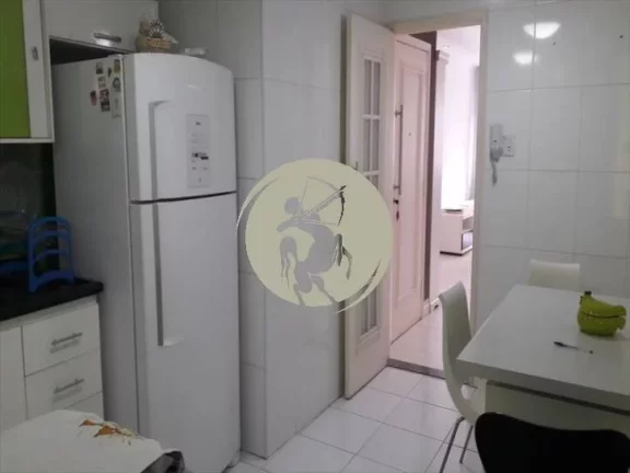 Imagem PARA INVESTIDORES! APARTAMENTO COM ELEVADOR, A 1 QUADRA DA PRAIA DO EMBARE. MUITO ABAIXO AO VALOR DE...
