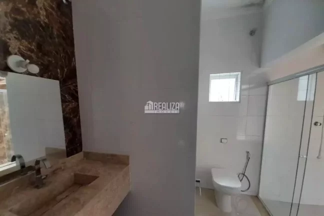 Imagem Casa à venda no Parque das Laranjeiras, Uberaba - 3 dormitórios, suíte, garagem e mais!