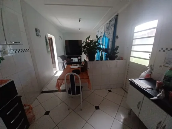 Imagem Casa térrea com 02 dormitórios, sendo 01 suíte no Bairro Piazza Di Roma!