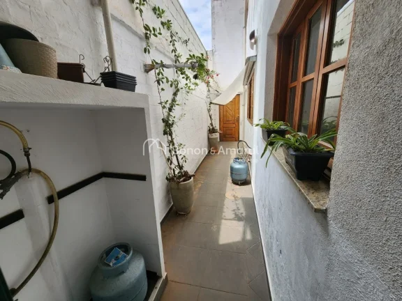 Imagem Imóvel espaçoso para comprar, confira esta ótima opção com 5 quartos, sendo 1 suíte, e 3 banhe...