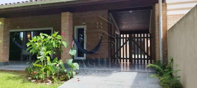 Imagem Casa à venda na Praia da Lagoinha em Ubatuba apenas 200mts da Praia!