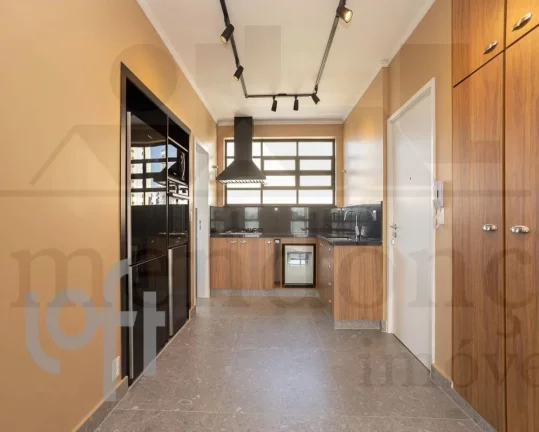 Imagem Apartamento em Perdizes com 145m² em rua tranquila e andar alto.