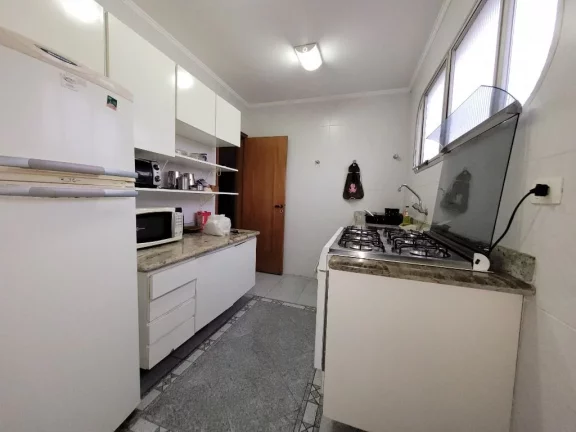 Imagem PITANGUEIRAS - NA SEGUNDA QUADRA DA PRAIA, 134,62 M² ÚTEIS, VAGA DE GARAGEM NO PRÉDIO, EXCELENTE APARTAMENTO, AMPLO APARTAMENTO CLARO E AREJADO.